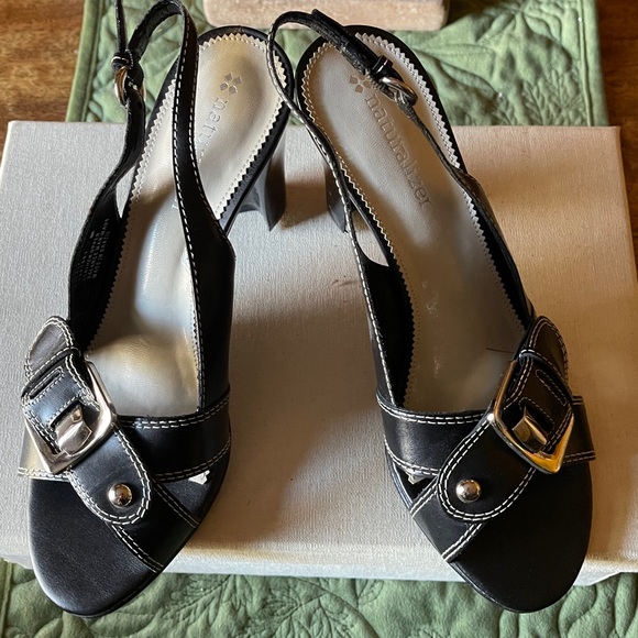 Naturalizer NWOT Black Slingback Sandals with Silver Buckle - Picture 12 of 12
